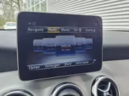 Mercedes-Benz GLA 180 Business Solution AMG AUTOMAAT | Trekhaak | Cruise | Panorama Schuif/kantel Dak | Navigatie | Camera | AMG-styling