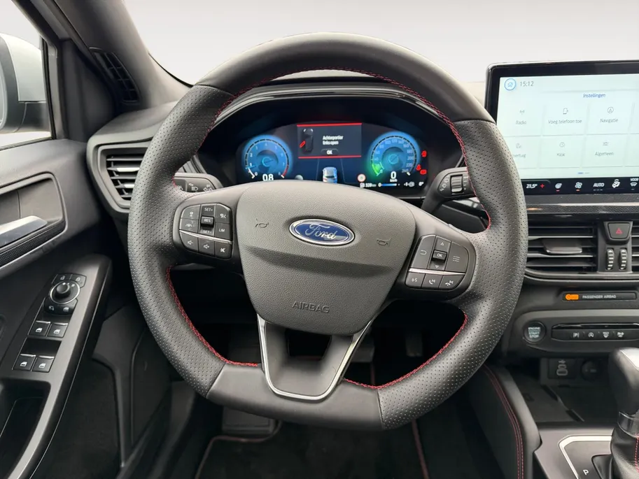 Ford Focus Wagon 1.0 EcoBoost Hybrid ST Line X | 155 pk | Automaat | Adapt. cruise control | BLIS | Pano dak | Parkeersensoren voor en achter | Achteruitrijcamera | 17' lichtmetalen velgen | Privacy glas | Fabrieksgarantie |