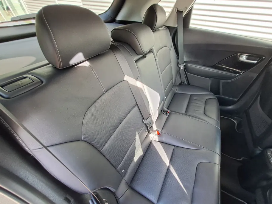Kia Niro 1.6 GDi Hybrid ExecutiveLine Leer | Automaat | Trekhaak | Navi | Camera | Voorstoelen verwarmd |  stuur verwarmd | Cruise control adaptief
