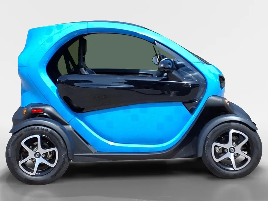 Renault Twizy Intens 80 duo uitvoering voor 2 personen | slechts 2048 KM | koopaccu |  LM velgen | blauwe wrap auto is zwart metallic Twizy Intens 80 duo uitvoering voor 2 personen | slechts 2048 KM | koopaccu |  LM velgen | blauwe wrap auto is zwart metallic