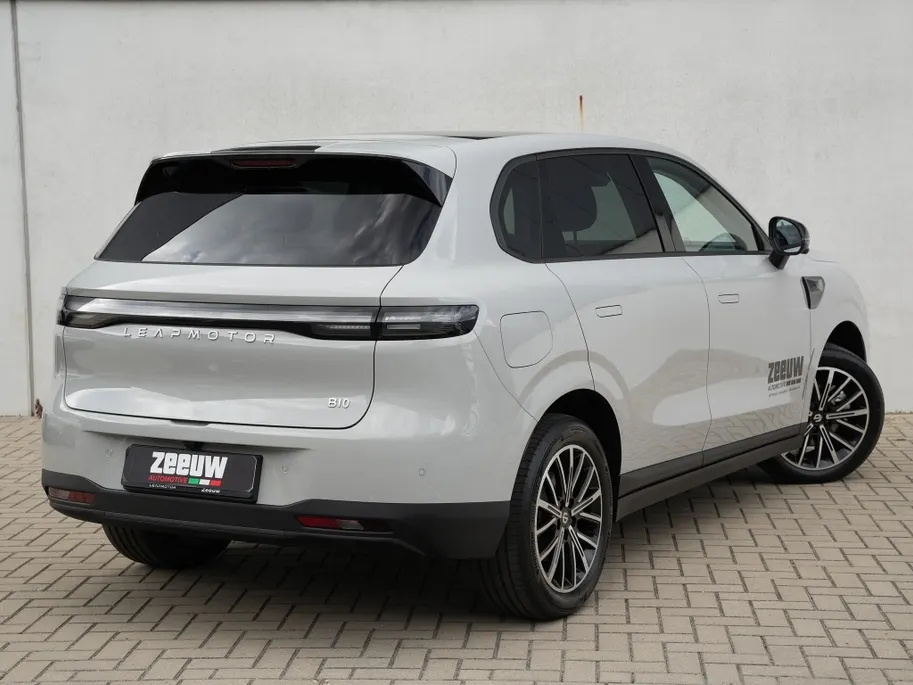 Leapmotor B10 Design Hybrid EV 18.8 kWh | Pano | Camera | Carplay | Navi