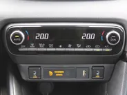 Mazda 2 Hybrid 1.5 Select | 16" LM | Stoel- & stuurverwarming | HUD | Camera | Dodehoek sensor | Clima | Apple Carplay/Android Auto |