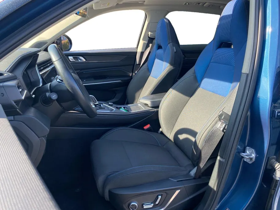 Lynk & Co 01 1.5 PHEV 260pk Tot 70km elektrisch | Panodak | CarPlay | LED | cruise | 20' lm velgen | etc.