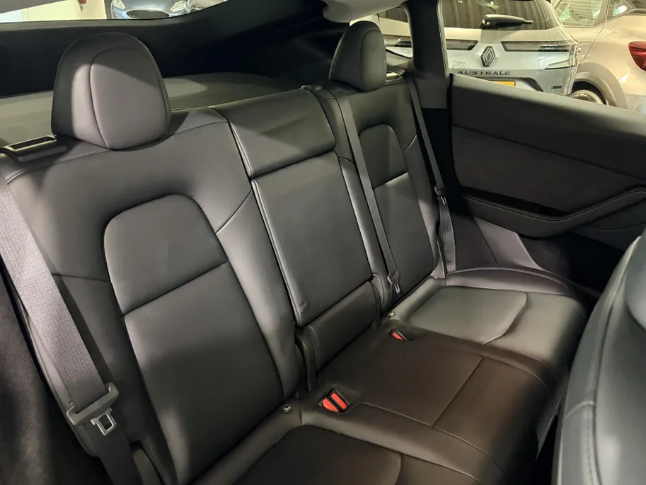 Tesla Model Y 351PK Long Range AWD 75 kWh Automaat | 1e eigenaar | Panoramadak | Basic Autopilot | 360 Camera | Stoelverwarming | Leder | Elektrische Achterklep | Elektrische Stoelen | Full LED |