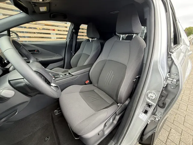 Toyota C-HR 2.0 PHEV 220 Dynamic Bi-Tone | All Seasons