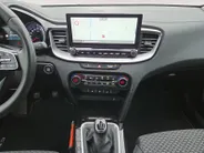 Kia Ceed Sportswagon 1.5 T-GDi DynamicPlusLine 160 PK | Dealer onderhouden | Fabrieksgarantie | Camera | Carplay | Cruise Control Adaptief | stoelverwarming | NAP | 12 Maanden BOVAG Garantie |