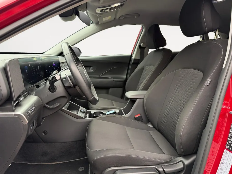 Hyundai Kona 1.6 GDI HEV Comfort Smart 19'' velgen Incl. resterend fabrieksgarantie! Zeer mooie uitvoering! ALS NIEUW!!