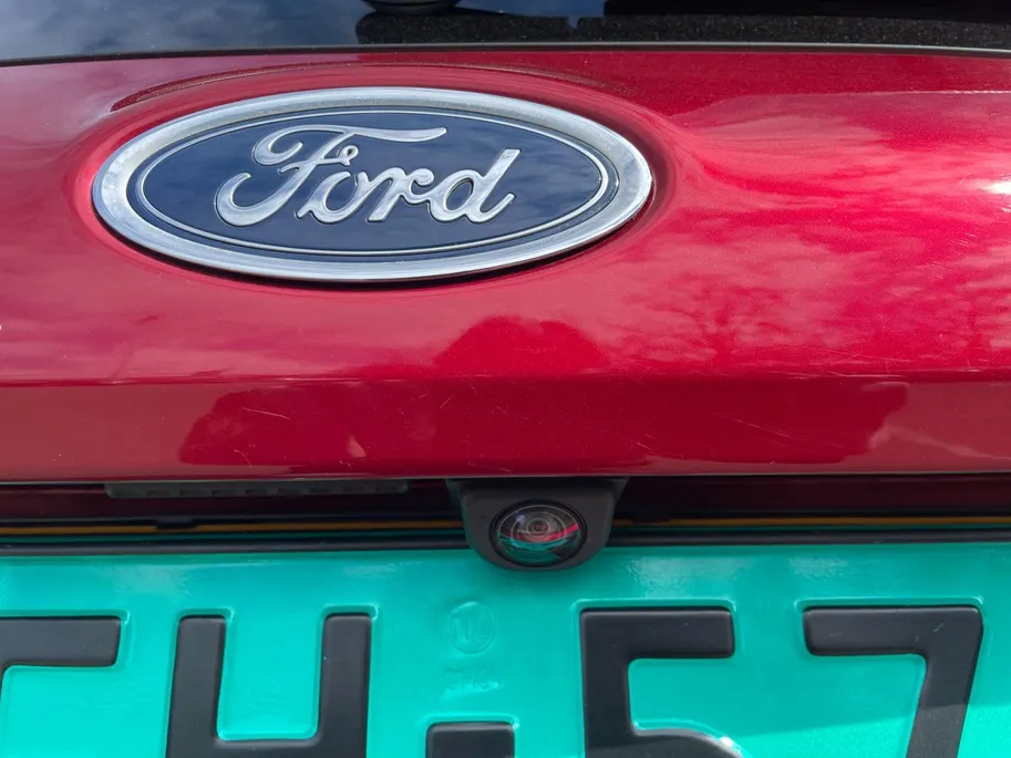 Ford Fiesta 1.0 EcoBoost Vignale 125PK | Adaptieve Cruise Control | B&O | Half leder | Camera | Keyless Entry | Privacy Glass | Winter Pack | Parkeersensoren | Navigatie | All weather banden