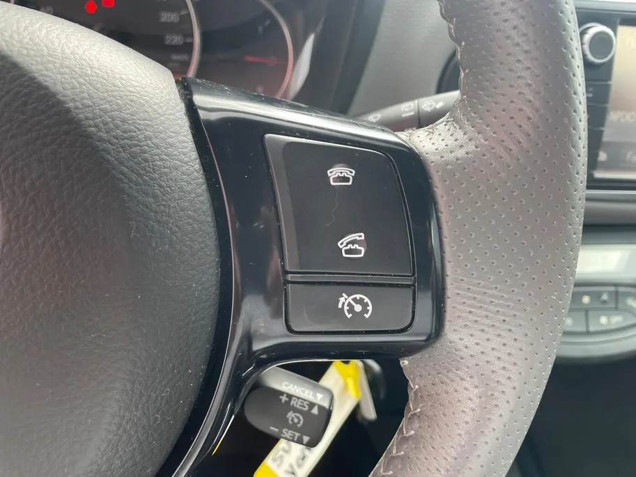 Toyota Yaris 1.0 VVT-i Trend | Bi-Tone| Climate control| Achteruitrijcamera| Snelheidsbegrenzer| Bluetooth|