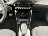 Peugeot 2008 1.2 PureTech 130 Allure | Automaat | Parkeersensoren voor en achter | Acteruitrijcamera | Apple carplay & Android auto | Cruise control | Navigatie | Trekhaak | Bovag garantie |