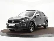 Volkswagen T-Roc 1.5 TSI 150pk DSG Style · Panoramadak · Camera · Elek. Achterklep · Dodehoeksensor · Stoelverwarming · Apple/Android Car Play ·