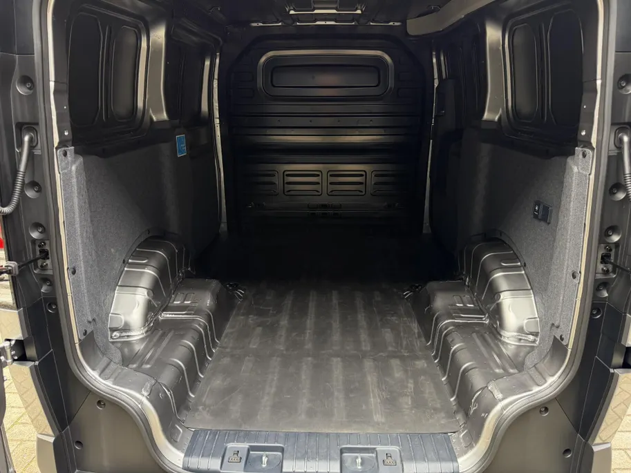 Kia PV5 L2H1 Elite Executive 71.2 kWh | 416 km WLTP-actieradius | 10% - 80% laden snelladen in 30 minuten | All-season banden | Dodehoek camera | 360 camera | Parkeersensoren rondom | Stoel- en stuurverwarming | Draadloos Apple/Android Carplay | Navi