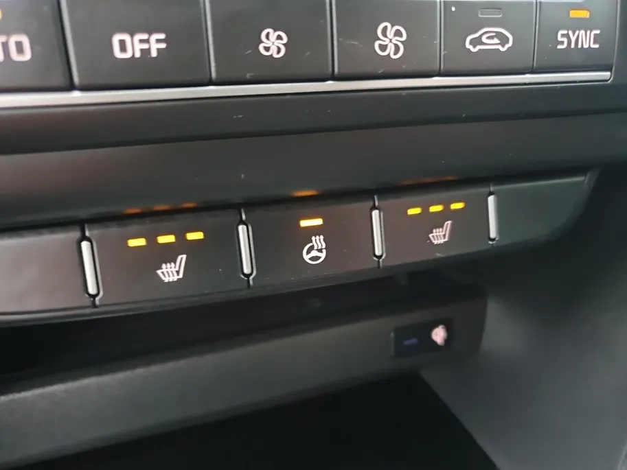 Kia Ceed Sportswagon 1.0T MHEV Design Edition | Stoel en stuurverwarming | Dodehoek detectie |  Navigate | Camera | Parkeersensoren voor en achter | Elektrische achterklep | JBL sound |
