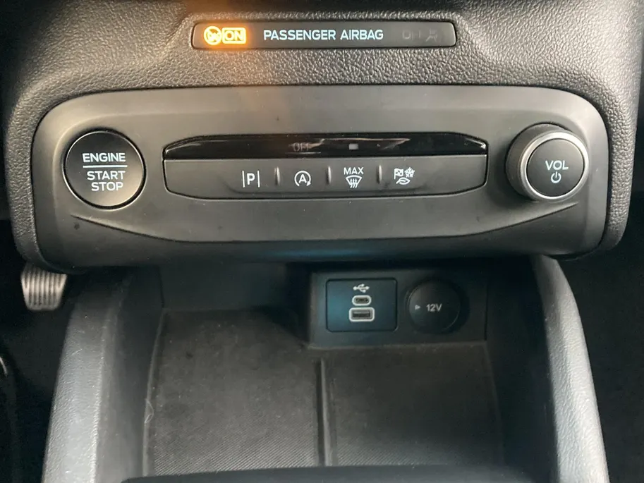 Ford Focus 1.0 EcoBoost Hybrid 125 pk ST Line Wagon SYNC4  Groot Navigatie touchscreen -Winter Pack-Parkeersensoren voor en achter