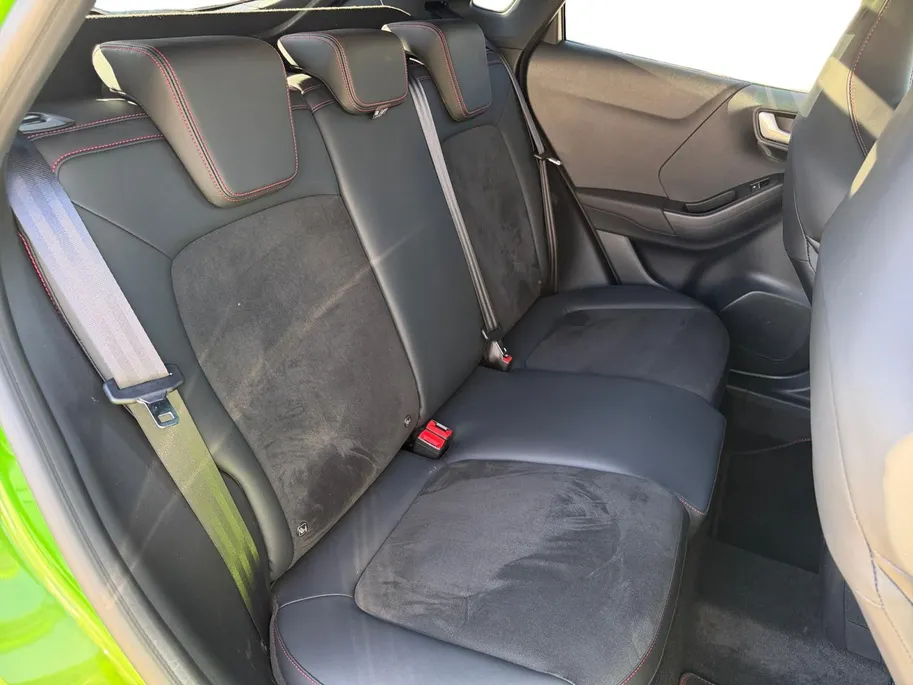 Ford Puma 1.5 EcoBoost ST-X | Dealer onderhouden | 200 pk | Pano dak | Launch control | Parkeersensoren voor en achter | Achteruitrijcamera | Winter pack | BLIS | 19' lichtmetalen velgen | Apple carplay & Android auto | Cruise control | Privacy glas | Bovag garanti