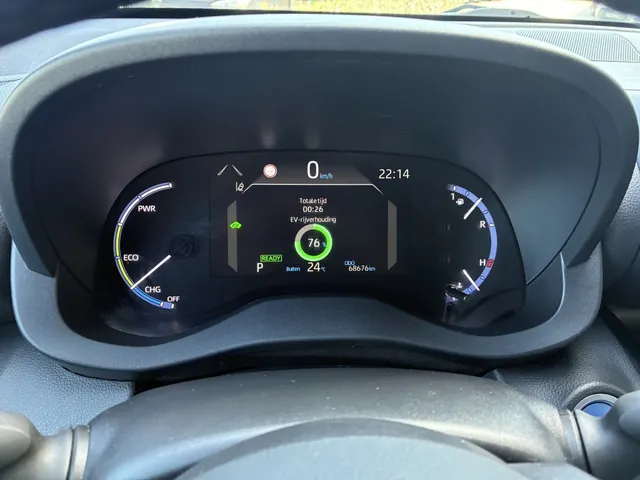 Toyota Yaris Cross 1.5 Hybrid Dynamic | Parkeersensoren V+A | Stuur en Stoelverwarm