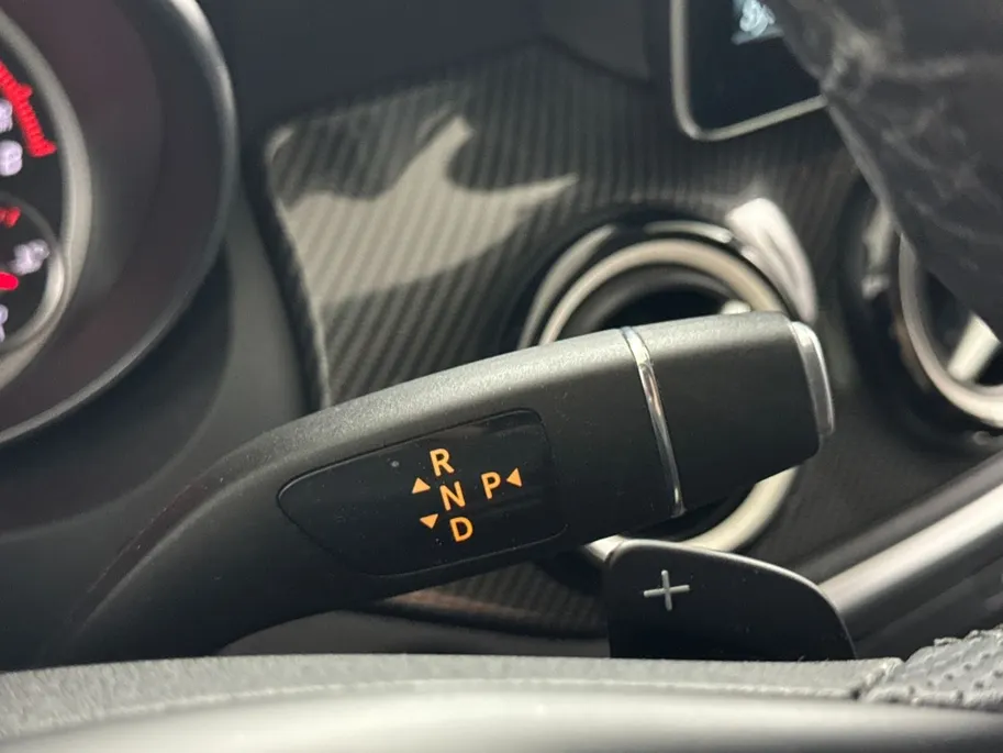 Mercedes-Benz GLA 200 Premium Automaat | Navigatie | Elektrische Achterklep | Lederen Bekleding