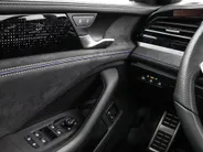 Volkswagen Passat Variant 1.5 eHybrid 272pk DSG R-Line Edition · Panoramadak · Inklap. Trekhaak · 360 Camera · Keyless · Matrix LED · Elek. Achterklep · Head-Up Display · Garantie t/m 13-11-2030 of 100.000km