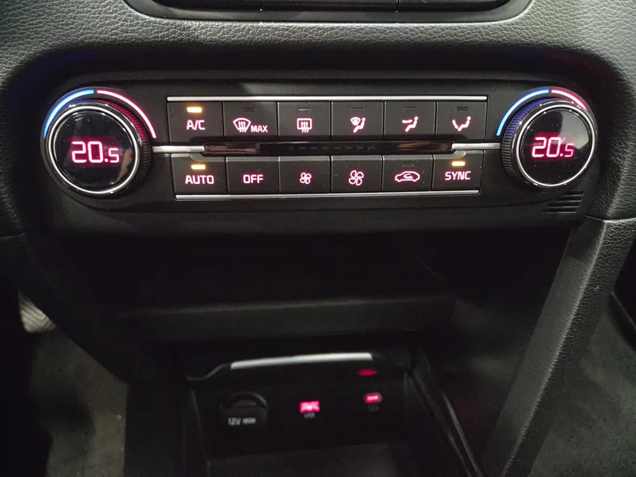 Kia Ceed Sportswagon 1.0 T-GDi DynamicLine | All-season banden | BTW-auto | Achteruitrijcamera | Parkeersensoren voor- en achter | Navi | Apple/Android Carplay | Cruise & Climate control | NAP