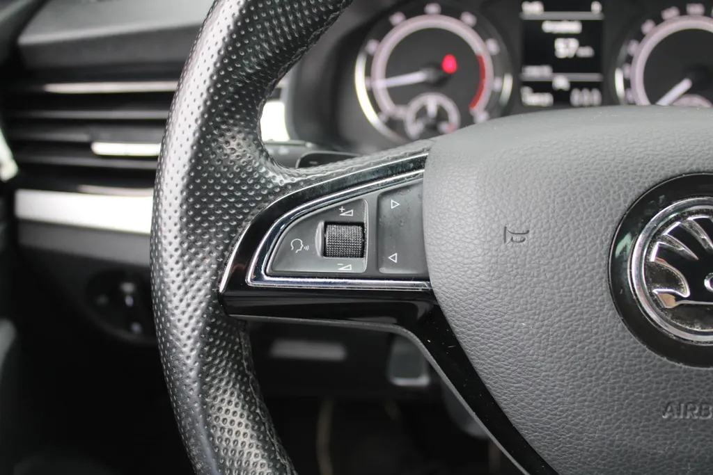 Škoda Kamiq 1.5 TSI ACT Sport Business | Automaat | Android Auto | Apple Carplay | PDC | Cruise | 16' LM |