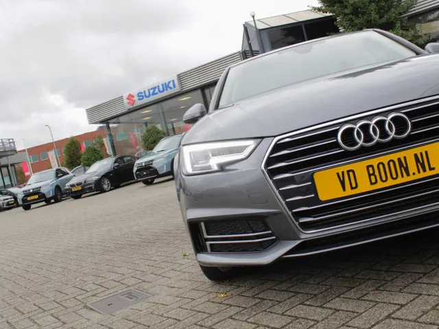 Audi A4 Limousine 35 TFSI Design Pro Line Plus | Navi | Digital dash | Leder | Schuifdak | Cruise