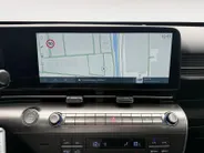 Hyundai Kona 1.6 GDI HEV Comfort Smart | Stuur-/ Stoelverwarming | Navigatie | Achteruitrijcamera | Parkeersensoren voor en achter | Apple Carplay/ Android Auto | dodehoek detectie |