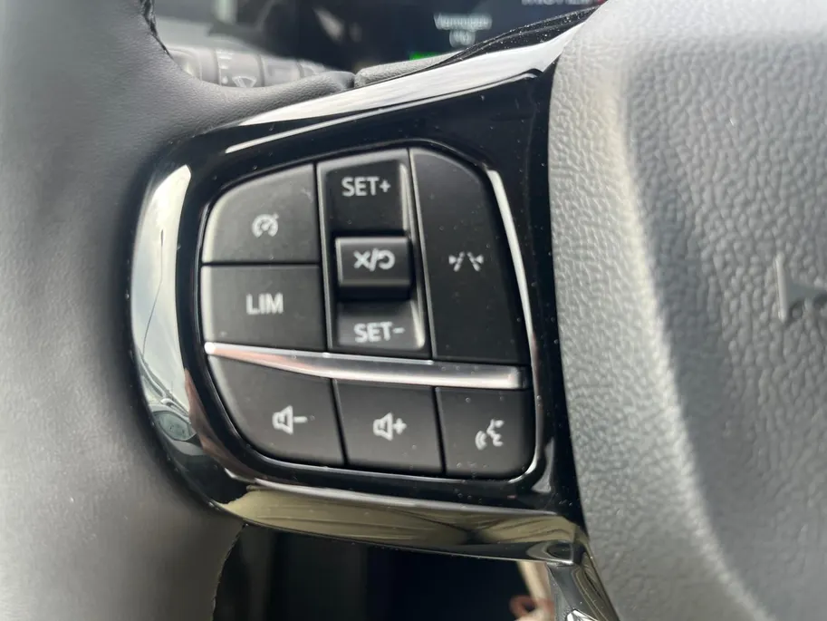 Ford Tourneo Custom 340 L2 Titanium 2.5 PHEV 233 pk | 9-persoons | TE BESTELLEN | Dual-zone airco | Inklapbare trekhaak | Cruise control | Verwarmd stuurwiel | Dubbele schuifdeuren met uitzetruiten | 17' LM velgen