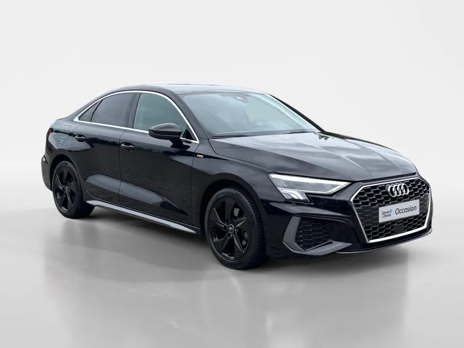 Audi A3 Limousine 110PK 30 TFSI S Edition Automaat | 1e eigenaar | Virtual Cockpit | Navi | Armsteun | Cruise Control | Zwarte Lichtmetalen Velgen | Apple CarPlay/Android Auto | Full LED koplampen | Keyless Entry |