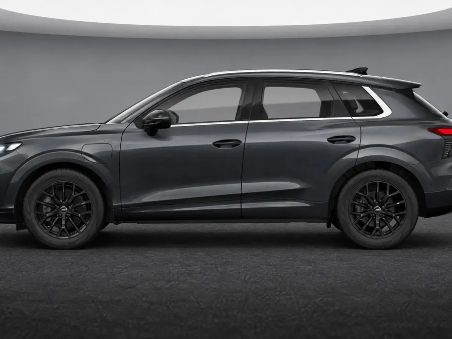 Audi Q3 e-hybrid Advanced edition 272 PK · Trekhaak elek. wegklapbaar · Stuurwiel verwarmd · Lichtmetalen 18'' inch velgen