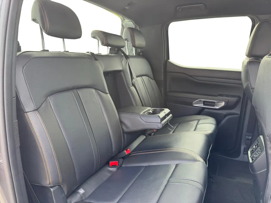 RANGER Ranger Wildtrak Double Cab 2.3 PHEV 205 kW/278 pk Automaat | Uit Voorraad Leverbaar | Prijs inclusief BPM & Kosten rijklaar maken | 5 persoons | GRIJS kenteken** | Elektrische Rollertop | Trekhaak | Adaptive Cruise control