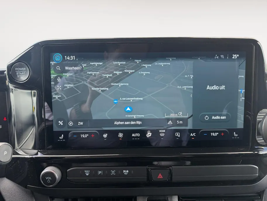 Ford Transit Custom 300 2.0 TDCI L2H1 Sport | Automaat | Adapt. Cruise control | BLIS | Winter pack | Elektr. bestuurdersstoel | Parkeersensoren voor en achter | Achteruitrijcamera | Navigatie | Apple carplay & Android auto | 18' lichtmetalen velgen | Bovag garantie |
