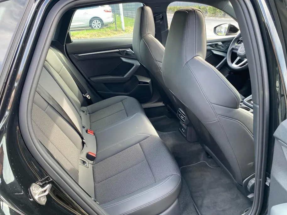 Audi A3 Sportback 35 TFSi mild-Hybrid S-Tronic aut. S Edition S Line Sportstoelen | Pano dak | SONOS Sound | Camera | Stoelverwarming | CarPlay | Cruise Control adapt. | Etc.