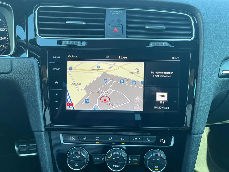 Volkswagen Golf 2.0 TSI 4Motion R | Carplay | Stoelverwarming | Parkeercamera | Climate Control