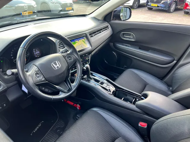 Honda HR-V 1.5 i-VTEC Executive AUTOMAAT | PANORAMADAK | CAMERA | PARKEER SENSOREN V+A | NAVIGATIE | HALF LEDER | NED. AUTO |