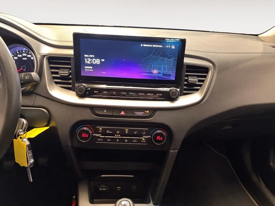 Kia Ceed Sportswagon 1.0 T-GDi DynamicLine | All-season banden | BTW-auto | Achteruitrijcamera | Parkeersensoren voor- en achter | Navi | Apple/Android Carplay | Cruise control | Climate control