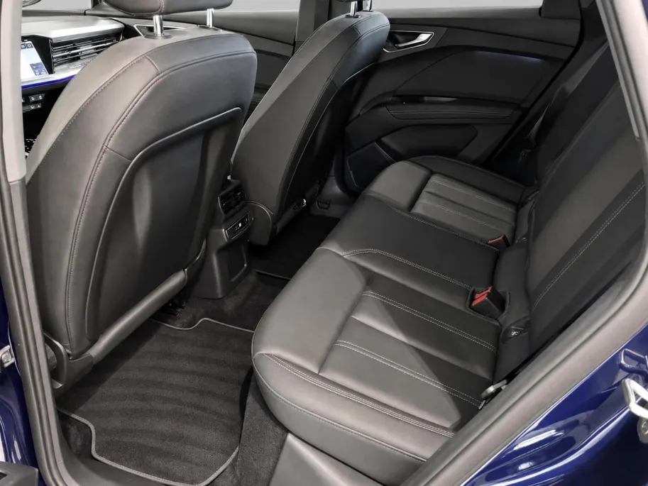 Audi Q4 e-tron 40 82 kWh 150kW/204PK · Leder · Stoelverwarming · Parkeersensoren · Garantie t/m 30-03-2026 of 90000km.