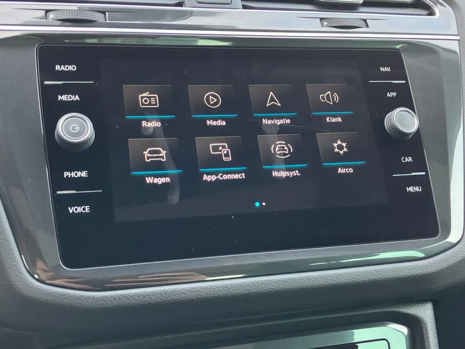Volkswagen Tiguan 1.5TSI 150PK DSG Elegance · Panoramadak · Trekhaak · Camera + Parkeersensoren · Dodehoeksensoren · Apple/Android Car Play ·