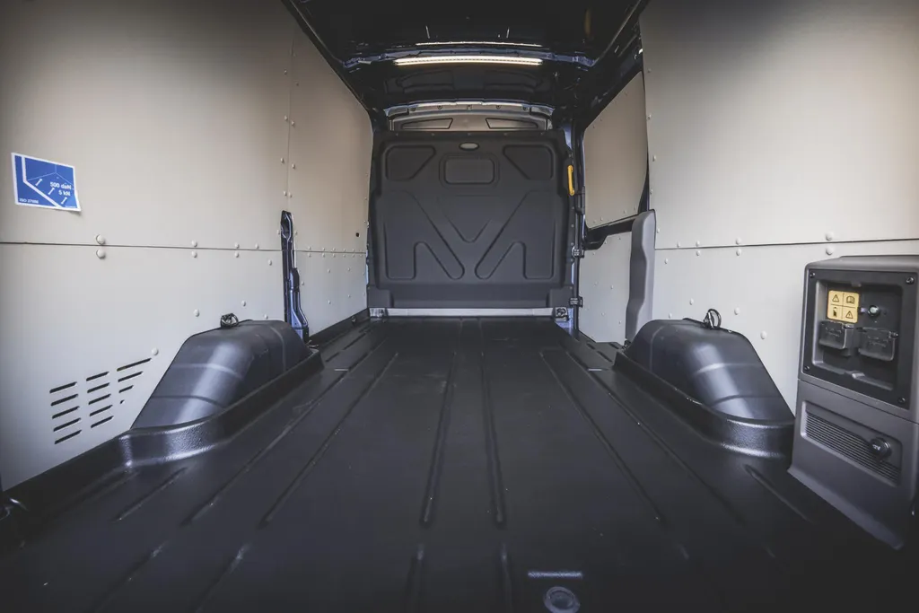 Ford E-Transit 350 L2H2 Trend 68 kWh | TE BESTELLEN | Nu 0,99% op Financial Lease | Apple Car Play / Android Auto | Stoelverwarming | Achteruitrijcamera | Cruise Control