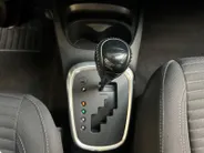 Toyota Yaris 1.5 Hybrid Dynamic | Apple Carplay / Android Auto | Parkeersensoren Voor | Parkeercamera Achter | Lichtsensor + Regensensor | Cruise Control | Rijstrooksensor | 15'Lichtmetalen Velgen