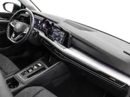 Volkswagen Golf 1.0 eTSI 110pk DSG Life Business · Camera · Keyless · Dodehoeksensor · Apple/Android Car Play · Clima · Navigatie · Garantie t/m 12-10-2026 of 60.000km