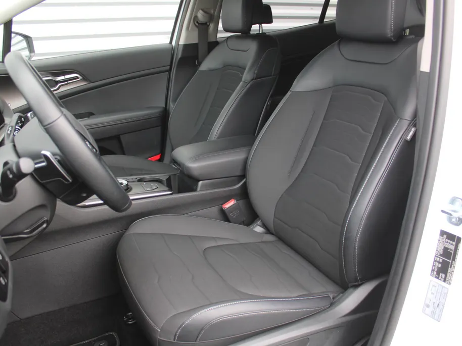 Kia Sportage 1.6 T-GDi Hybrid DynamicLine | Stuur-/stoelverwarming | Camera | Elek. stoelverstelling | Cruise adapt. | LED |  Telefoonlader | 18' LM | Clima |