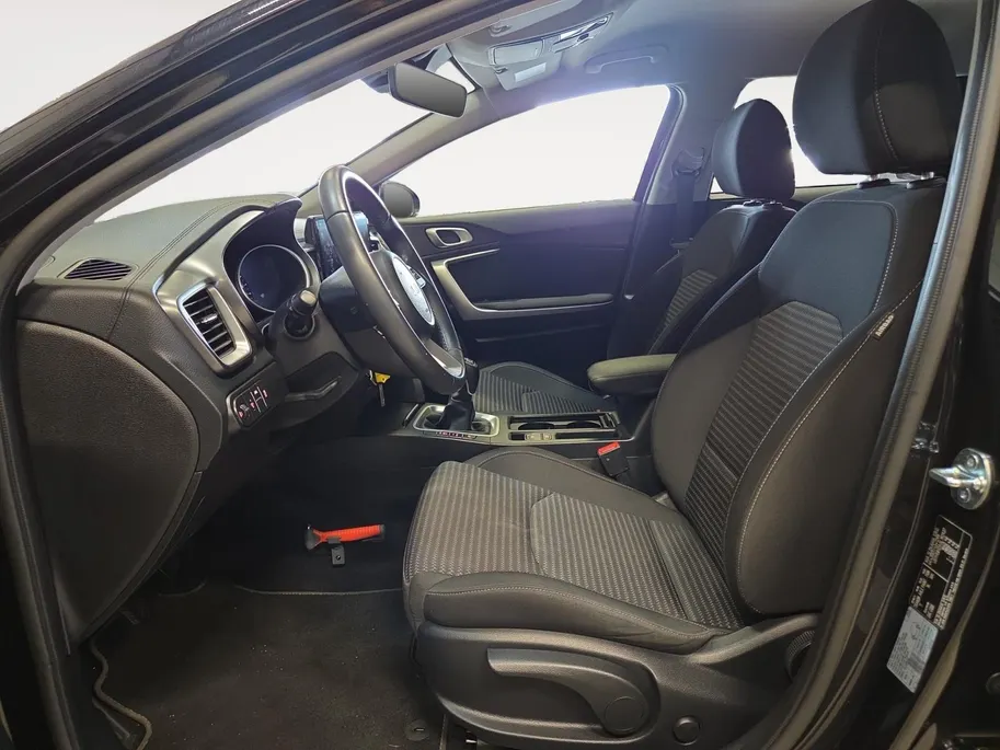 Kia Ceed Sportswagon 1.0 T-GDi DynamicLine | All-season banden | BTW-auto | Achteruitrijcamera | Parkeersensoren voor- en achter | Navi | Apple/Android Carplay | Cruise & Climate control | NAP