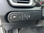 Kia Ceed Sportswagon 1.5 T-GDi DynamicLine | All-Seasonbanden | Apple Carplay / Android Auto | Navigatiesysteem | Parkeersensoren Voor + Achter | Parkeercamera Achter | Licht + Regensensor | Cruise Control | Climate Control | 16'Lichtmetalen velgen
