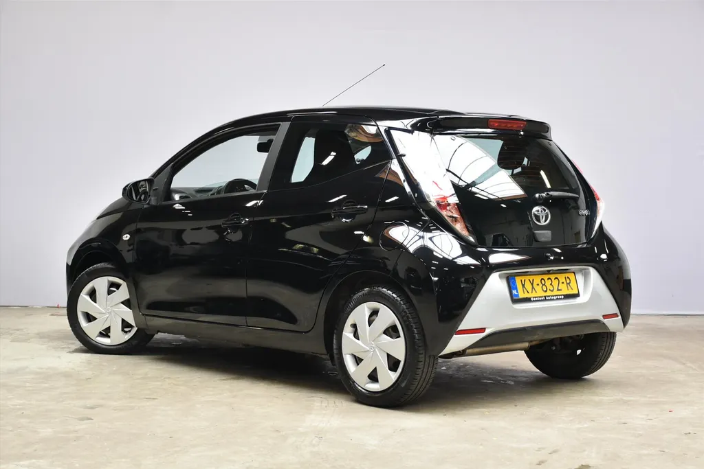 Toyota Aygo 1.0 VVT-i 69pk 5D x-play Cruise 24.000KM!