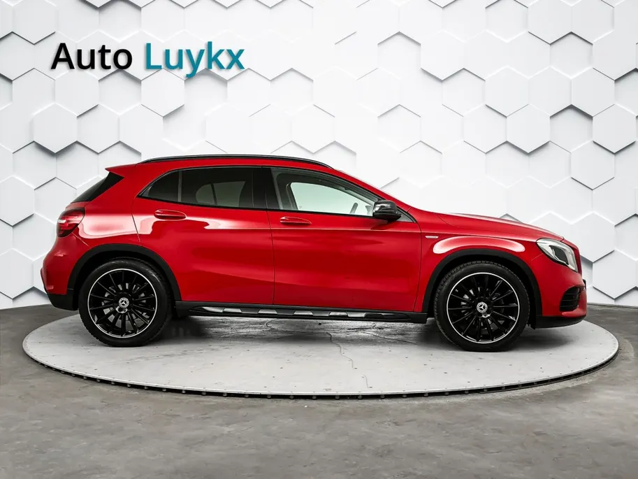 Mercedes-Benz GLA 200 Premium Automaat | Navigatie | Elektrische Achterklep | Lederen Bekleding