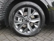 Kia Sportage 1.6 T-GDi Hybrid Dark Edition | Stuur-/stoelverwarming v+a | Camera | Elek. stoelverstelling | 18' LM | Cruise adapt. | Navi | Clima | Half leer/suède |