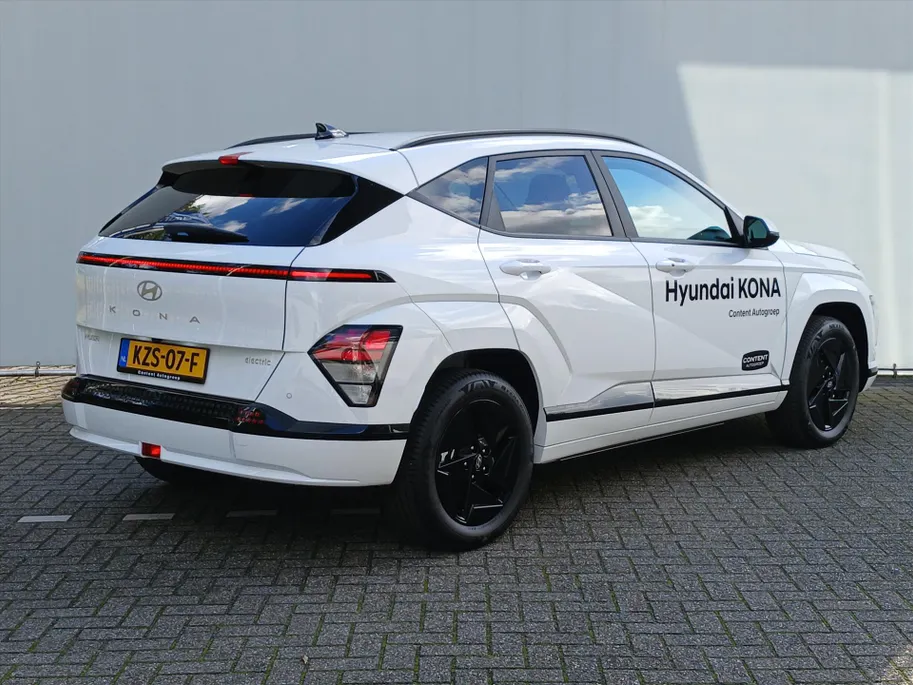 Hyundai Kona 64,8 kWh 204pk Pure Edition + Comfort Pack / DIRECT LEVERBAAR! / Demonstratieauto / 19' velgen!