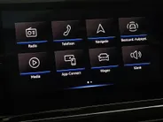 Volkswagen T-Roc 1.5TSI/150PK R-Line Business+ · Panoramadak · Trekhaak · Camera · Apple/Android Car Play · Navigatie · Stoelverwarming · Garantie t/m 09-10-2027 of 100000km.
