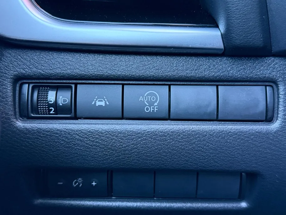 Nissan QASHQAI 1.3 MHEV Xtronic N-Connecta 158PK AUTOMAAT | Apple Carplay & Android Auto| Climate Controle | 4 seizoen banden | Metallic lak | Lichtmetalen velgen | Navigatie | Panoramadak | Dakrails | Dealer onderhouden | 1ste eigenaar