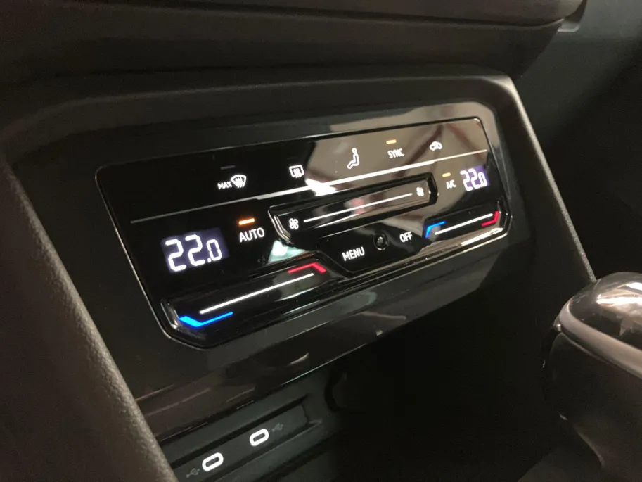 Volkswagen Tiguan 1.4TSIeHybrid 180kW/245PK R-Line DSG · Panoramadak · Trekhaak · 360°Camera + Parkeersensoren · Keyless entry